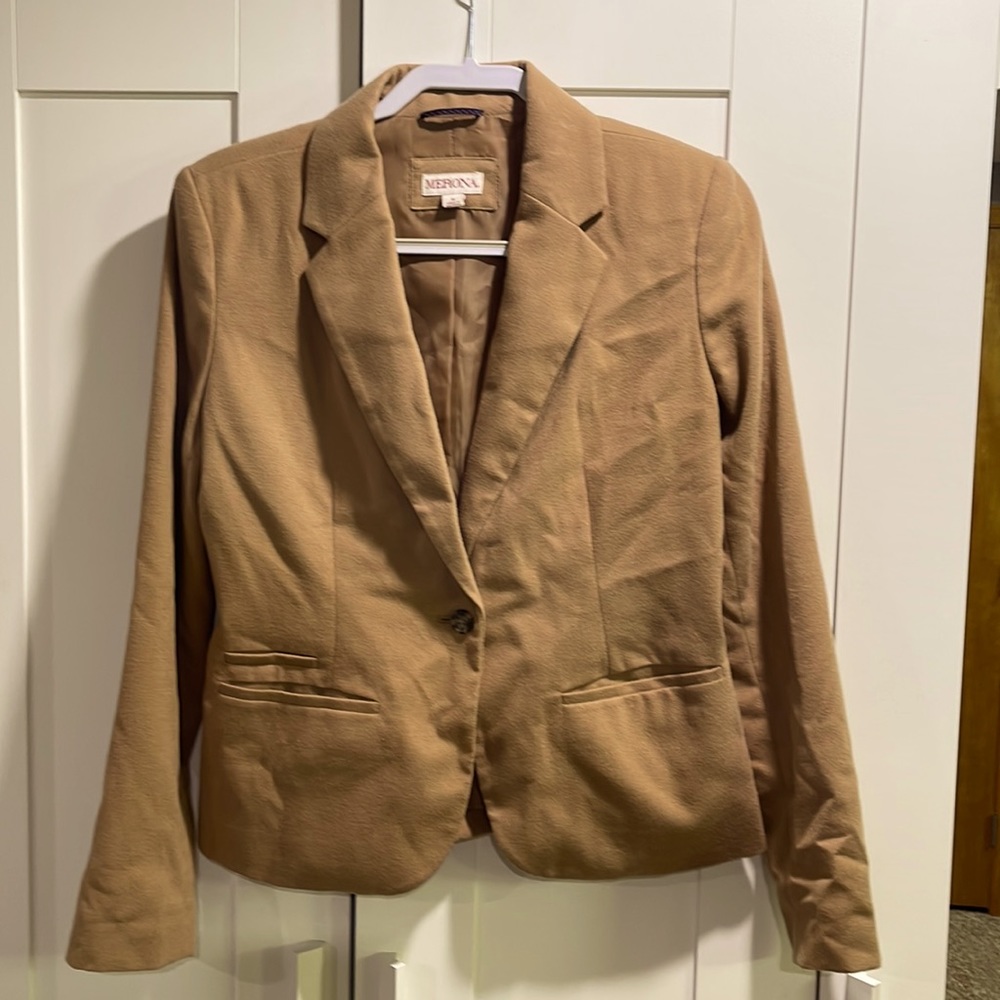 Merona -8- Fully-lined 1 button camel jacket with front pockets.